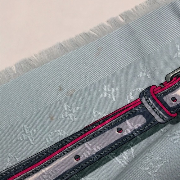 LOUIS VUITTON Blue Monogram Scarf - Picture 6 of 13